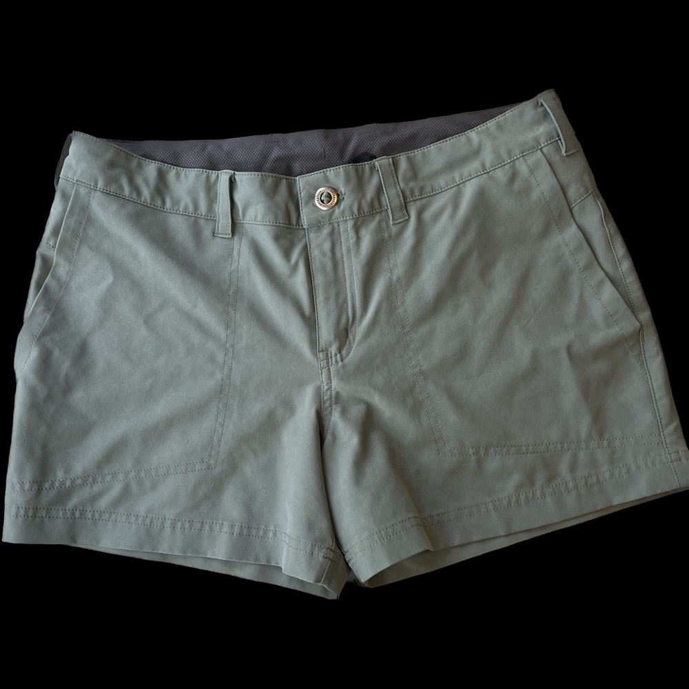 Patagonia Happy Hike shorts. Size 6. Inseam: 4”. Green.